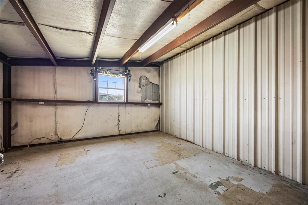 2210 County Road 1076 Property Photo 29