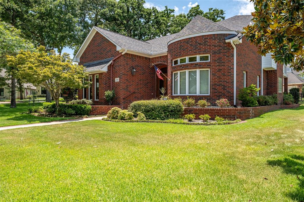 100 Red Oak Property Photo 2