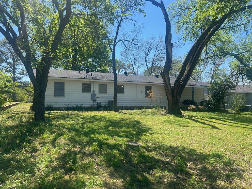 1305 Hillcrest Drive Property Photo 2