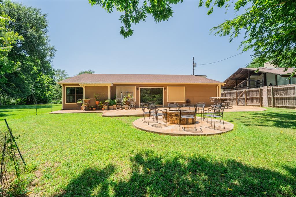 1200 Melony Drive B Property Photo 2