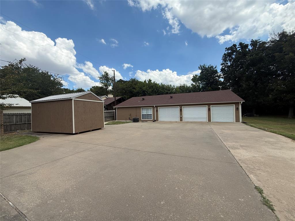 1200 Melony Drive B Property Photo 3