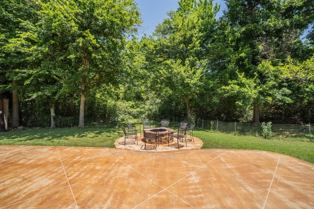 1200 Melony Drive B Property Photo 4