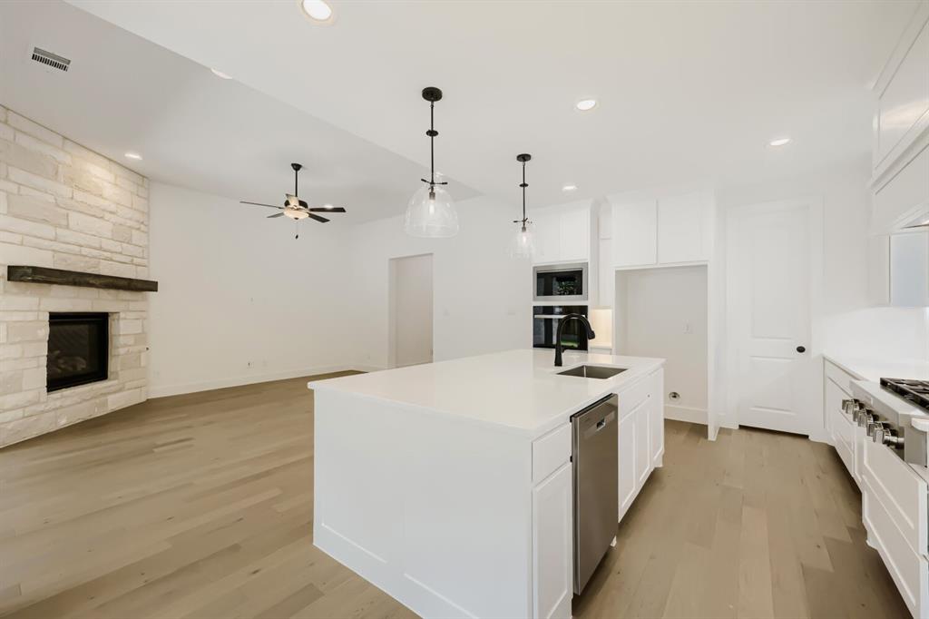 1813 Flowerfield Lane Property Photo 2