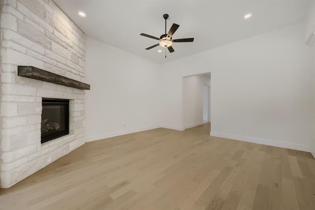 1813 Flowerfield Lane Property Photo 4