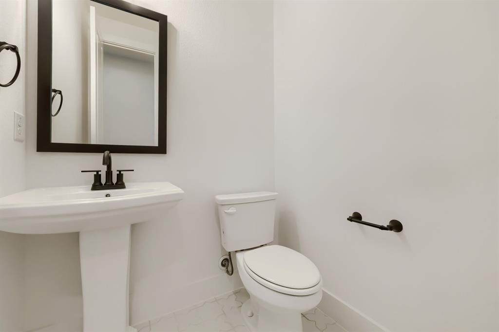 1813 Flowerfield Lane Property Photo 12