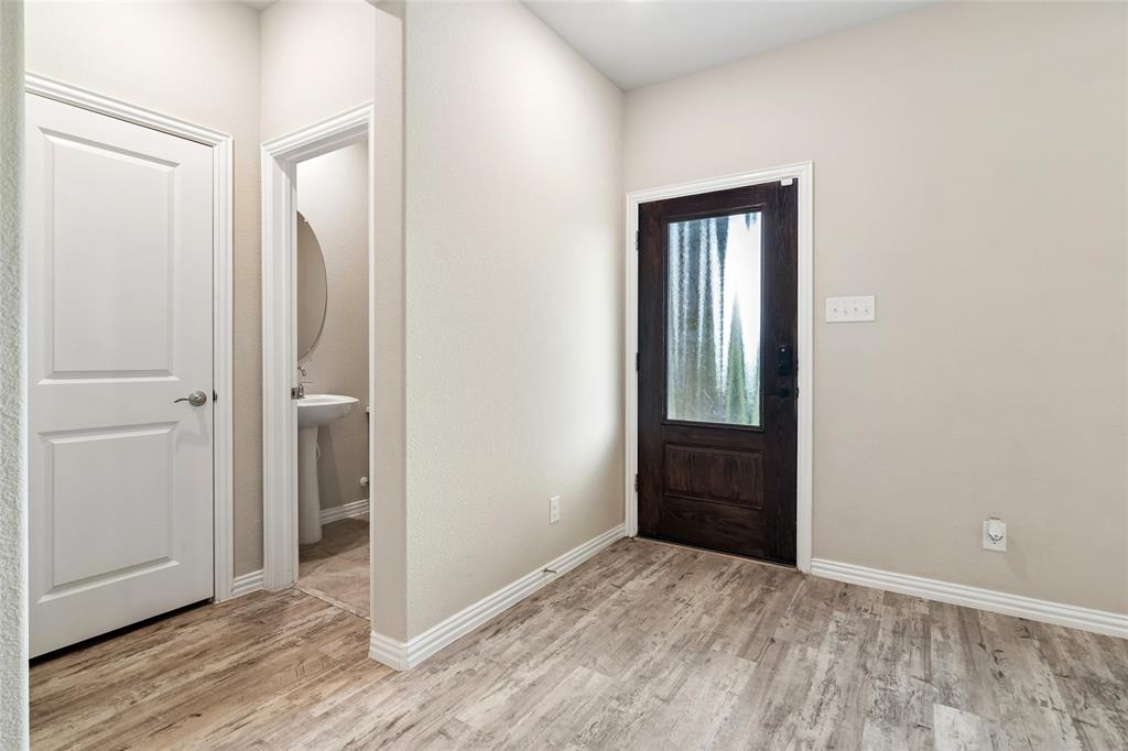 7526 Ezra Mews Property Photo 6