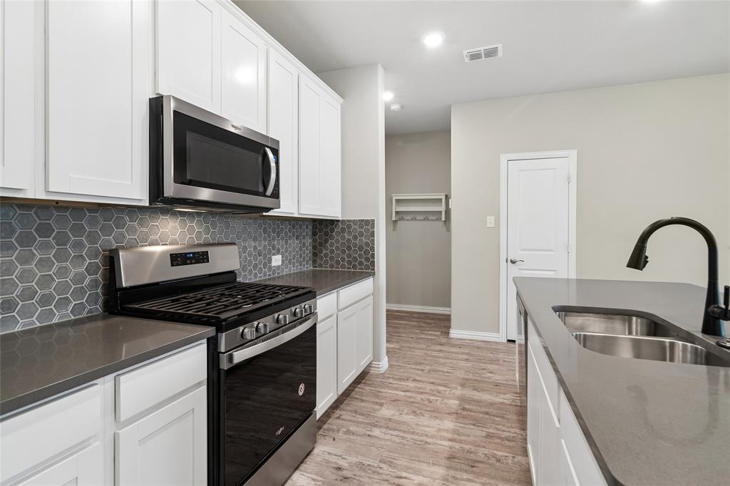 7526 Ezra Mews Property Photo 13