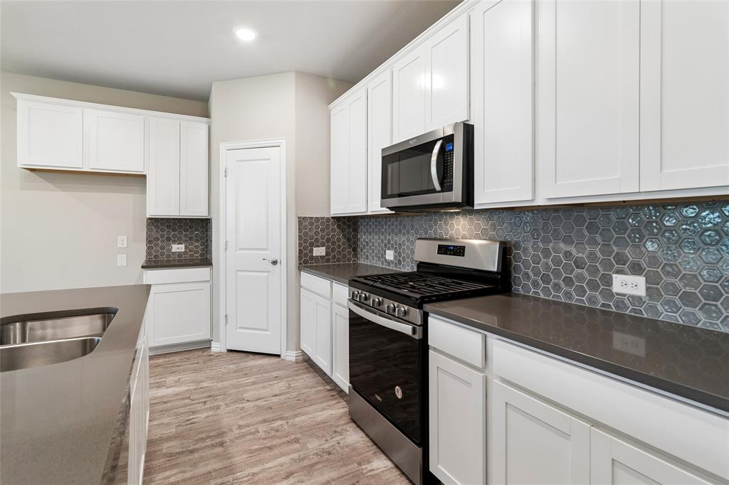 7526 Ezra Mews Property Photo 15