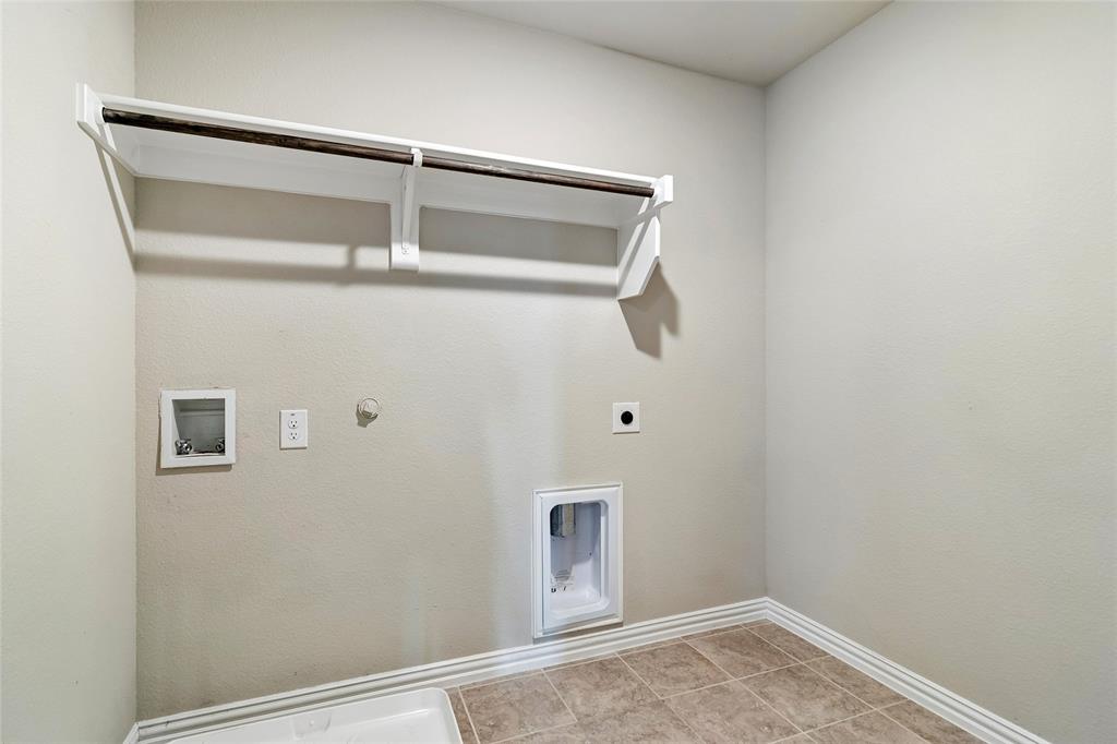7526 Ezra Mews Property Photo 33