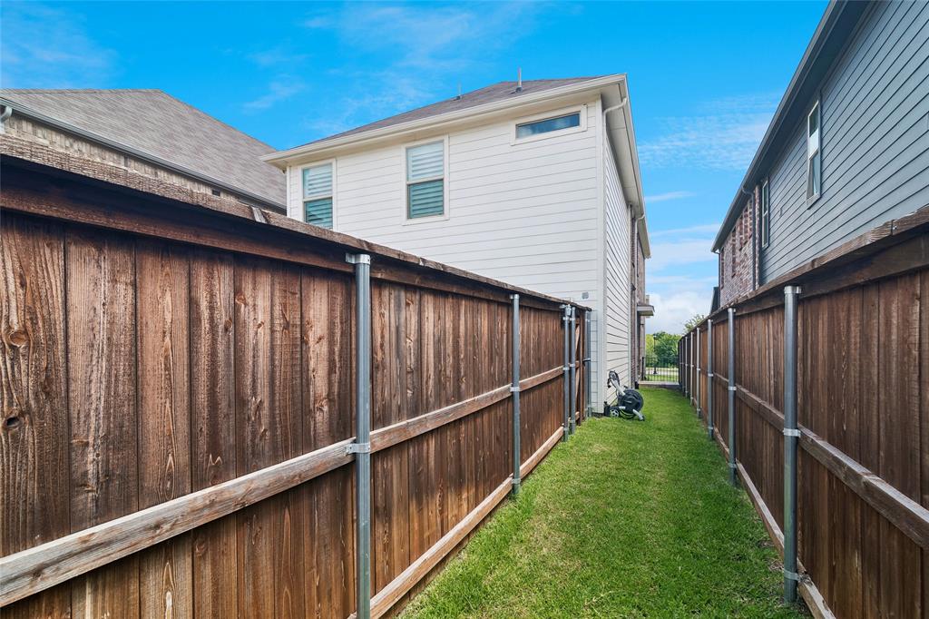 7526 Ezra Mews Property Photo 34