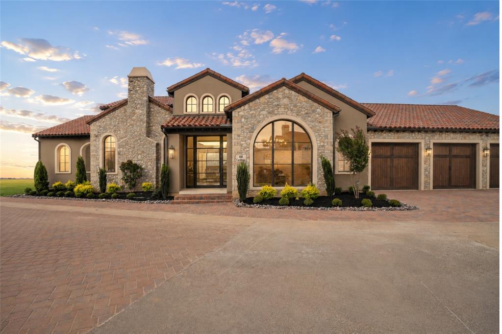 60 Cardona Property Photo 1