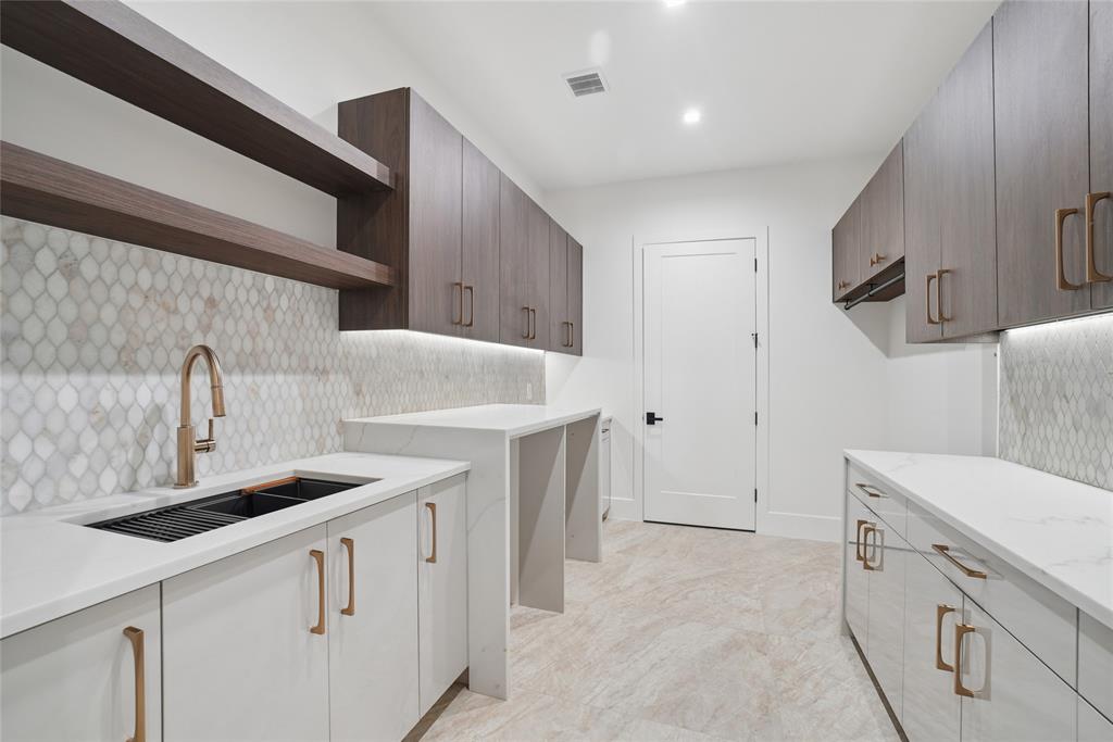 60 Cardona Property Photo 15
