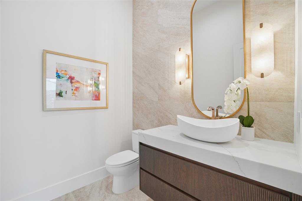60 Cardona Property Photo 24