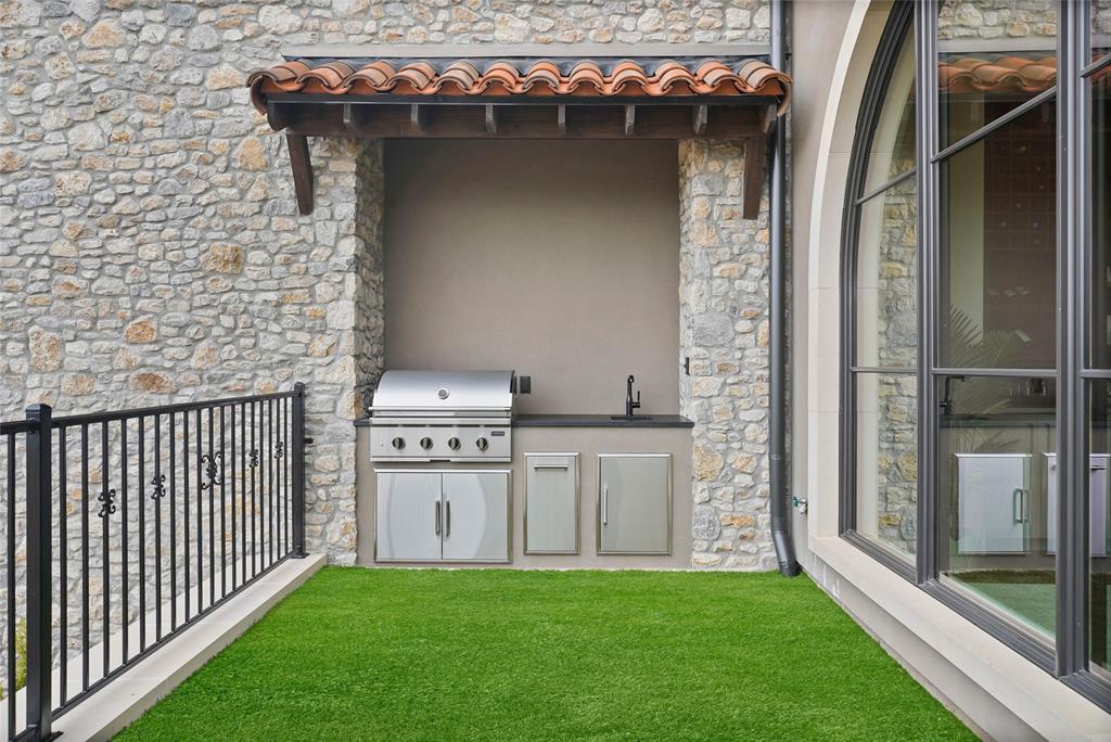 60 Cardona Property Photo 32