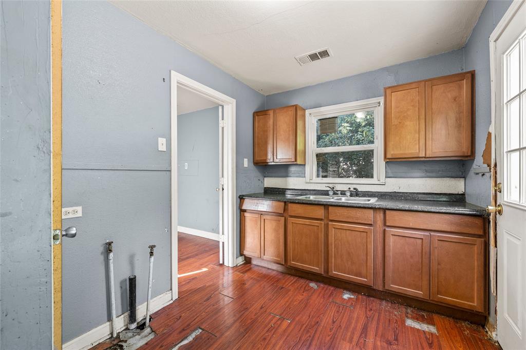 2225 Mitchell Avenue Property Photo 6