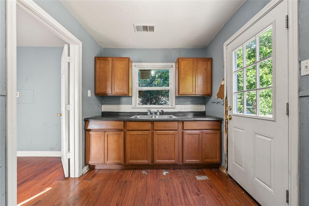 2225 Mitchell Avenue Property Photo 7