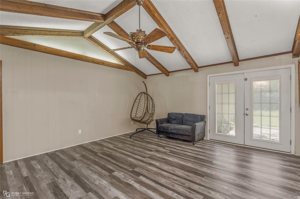 3911 Parkway Drive Property Photo 2