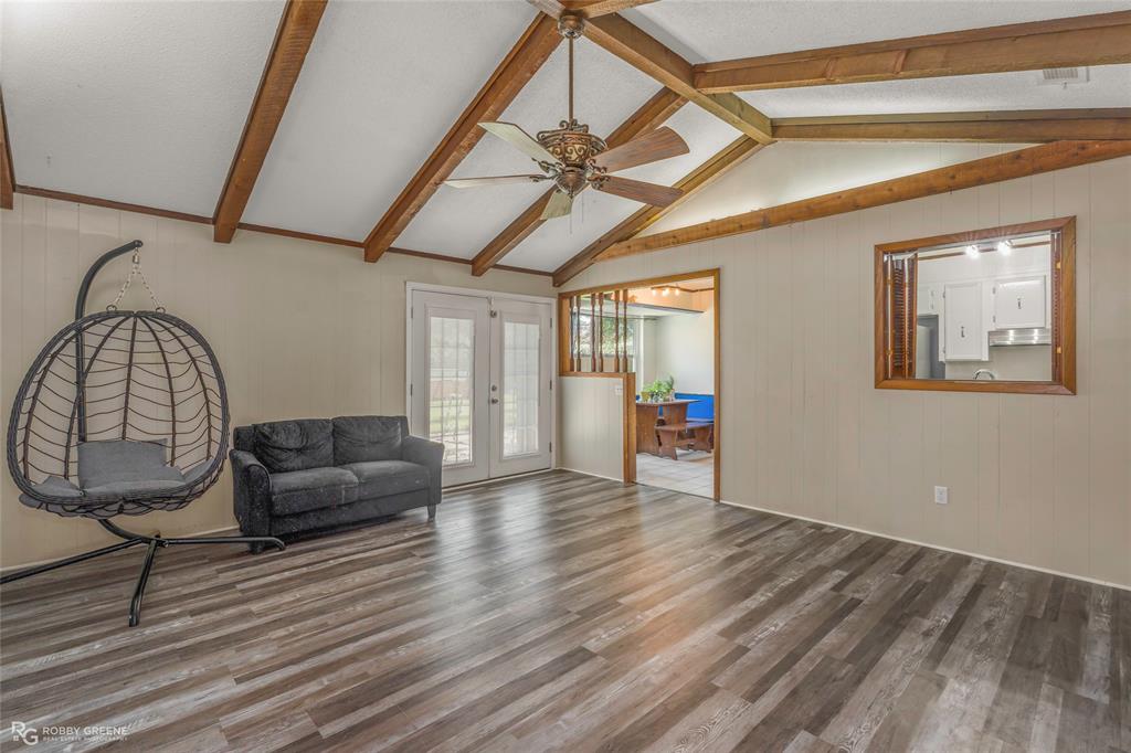 3911 Parkway Drive Property Photo 3