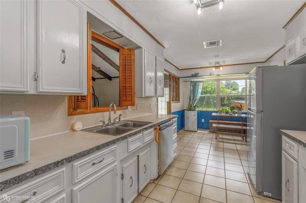 3911 Parkway Drive Property Photo 7