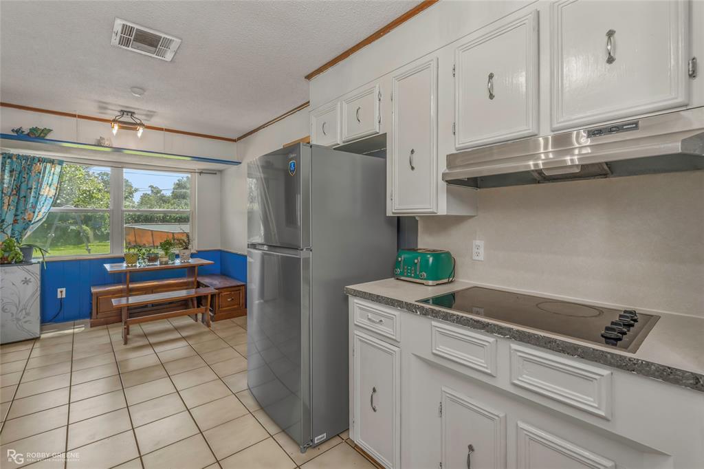 3911 Parkway Drive Property Photo 8