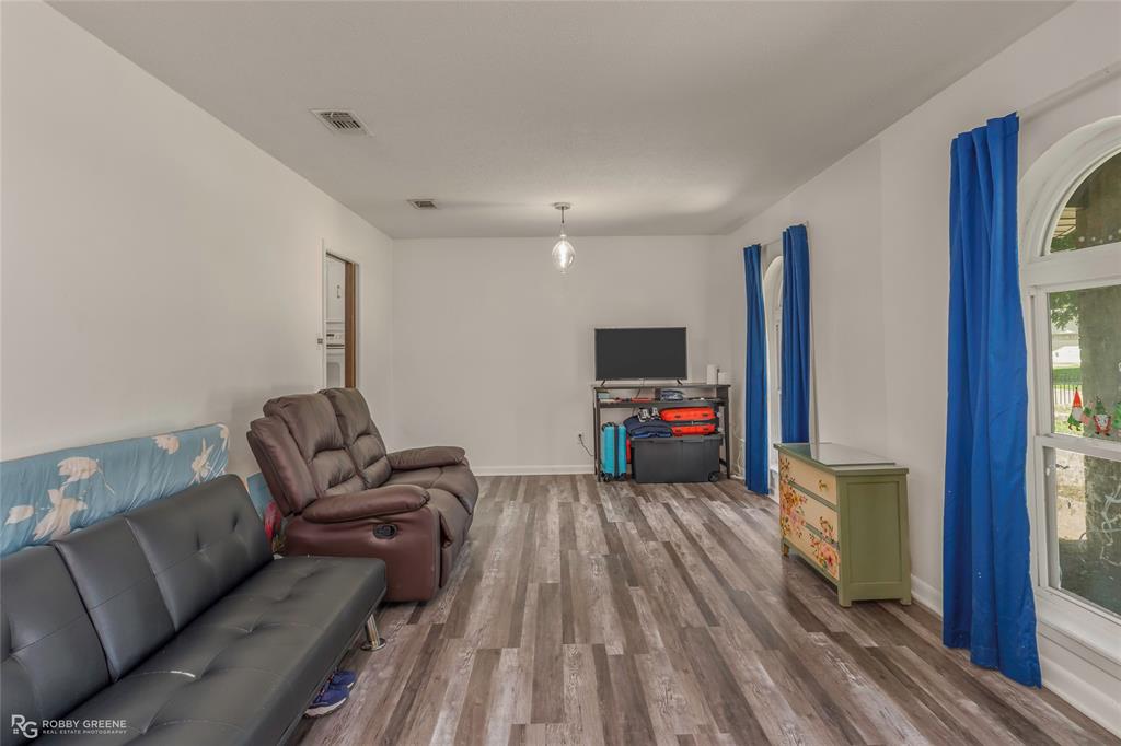 3911 Parkway Drive Property Photo 10
