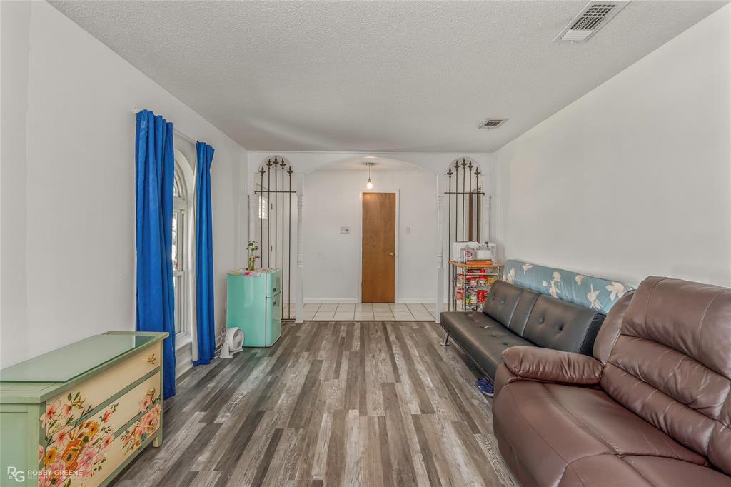 3911 Parkway Drive Property Photo 11