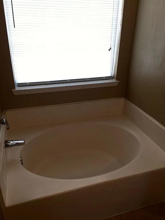 516 Ashdale Drive Property Photo 2