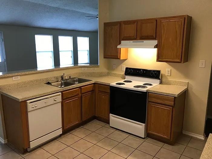 516 Ashdale Drive Property Photo 4