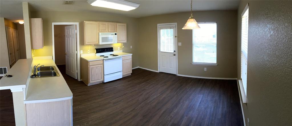1061 Silver Spur Lane Property Photo 3