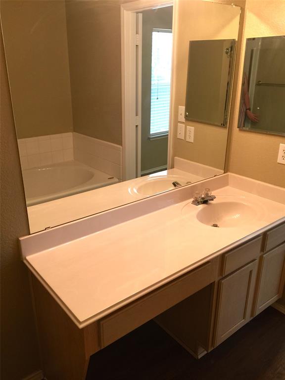 1061 Silver Spur Lane Property Photo 8