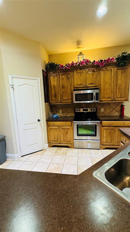 8105 Winter Falls Trail Property Photo 8