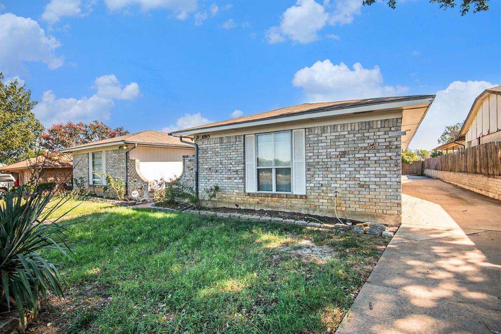 6913 W Cleburne Road Property Photo 1
