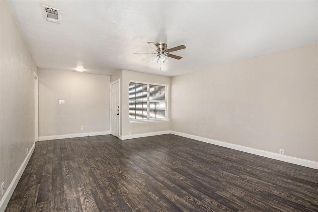 6913 W Cleburne Road Property Photo 3
