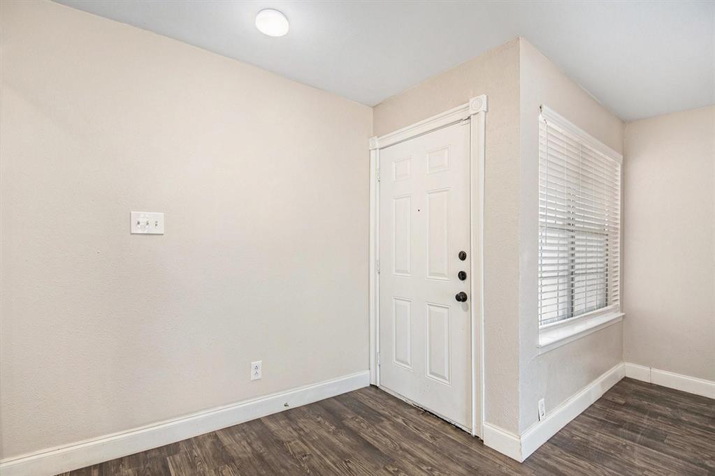 6913 W Cleburne Road Property Photo 4