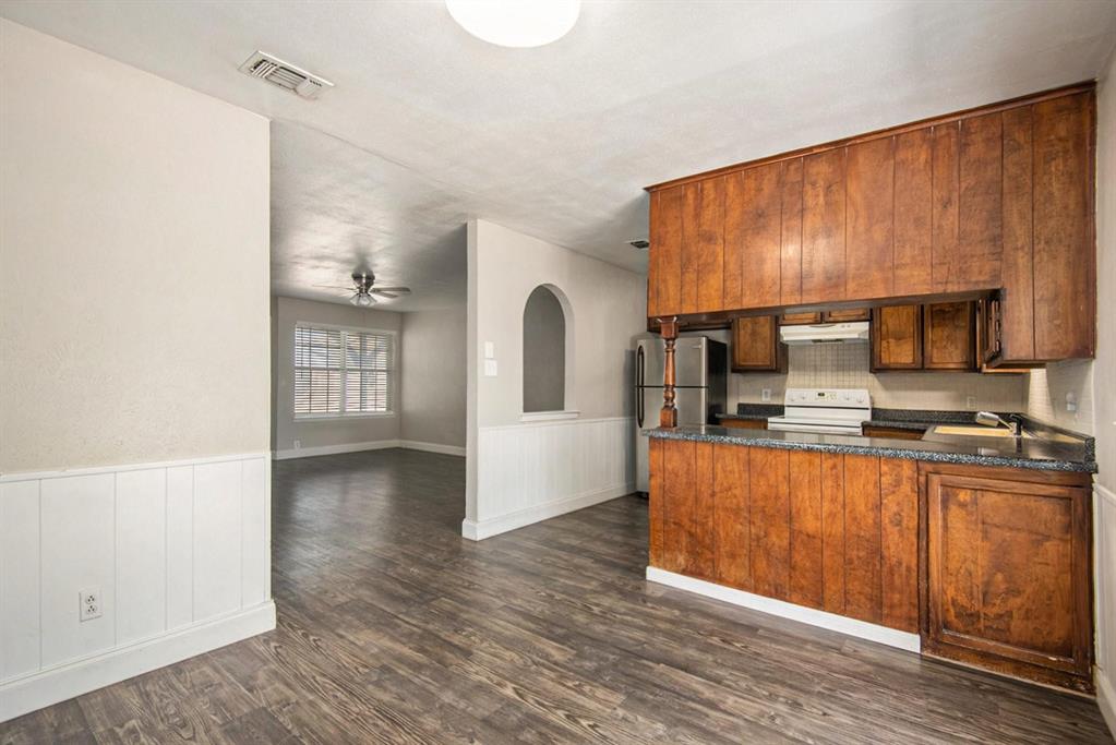 6913 W Cleburne Road Property Photo 7