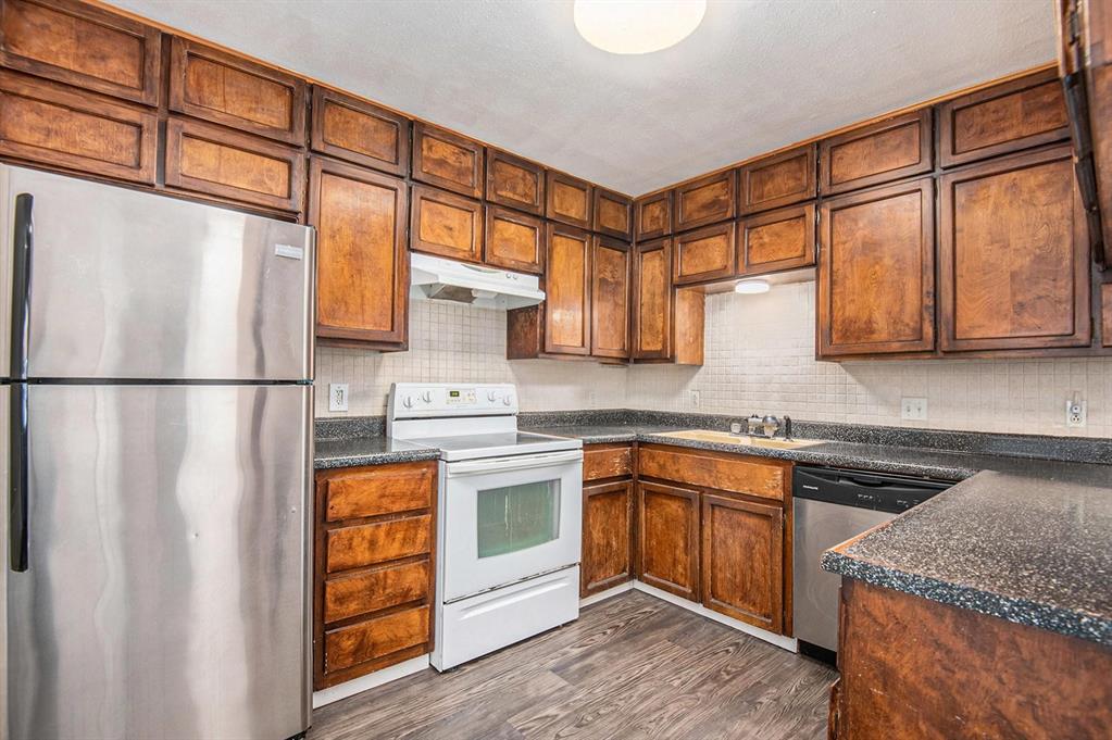6913 W Cleburne Road Property Photo 9