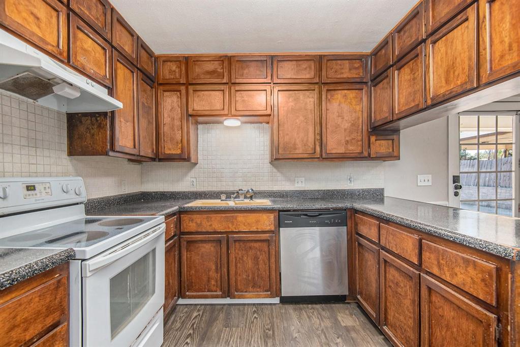 6913 W Cleburne Road Property Photo 10