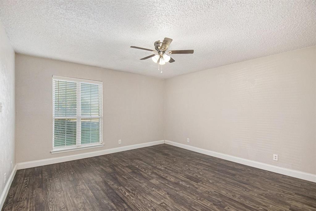 6913 W Cleburne Road Property Photo 12