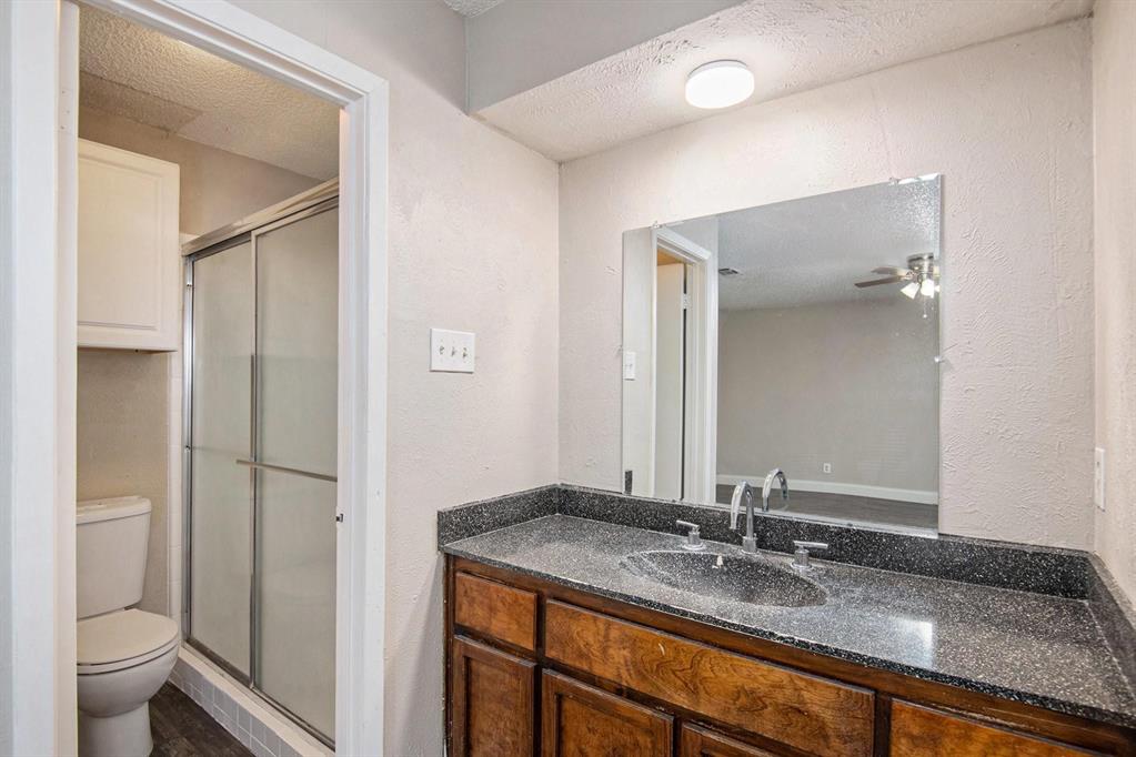 6913 W Cleburne Road Property Photo 15
