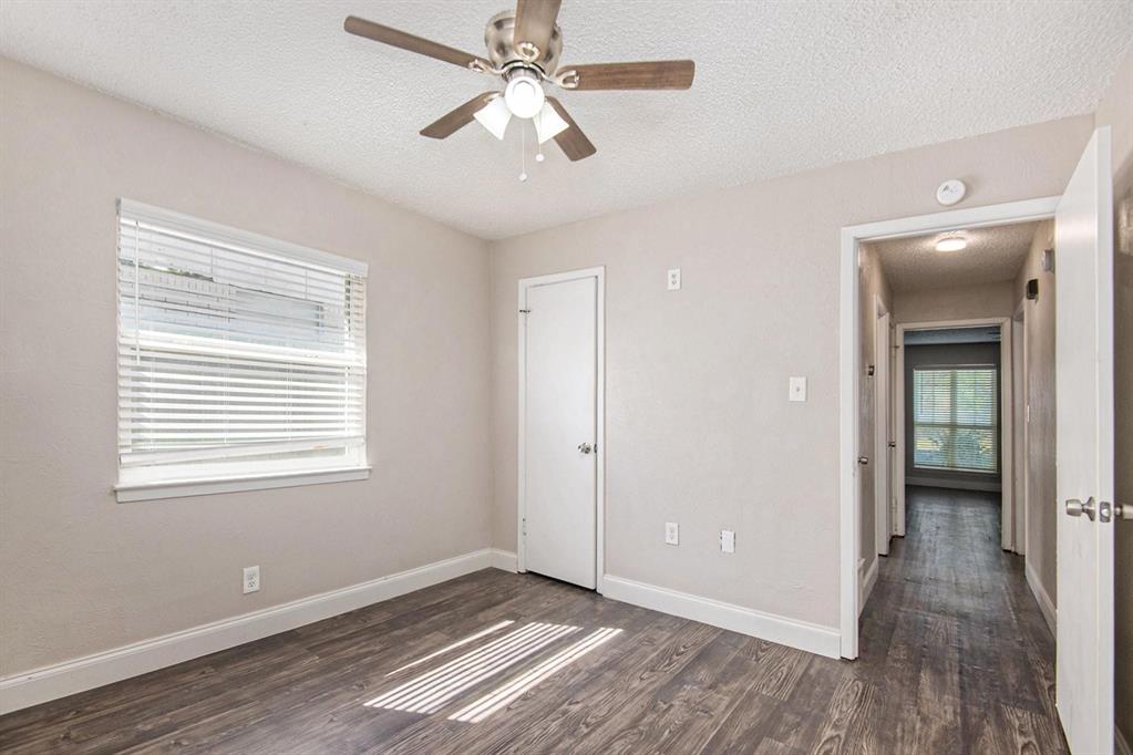6913 W Cleburne Road Property Photo 18