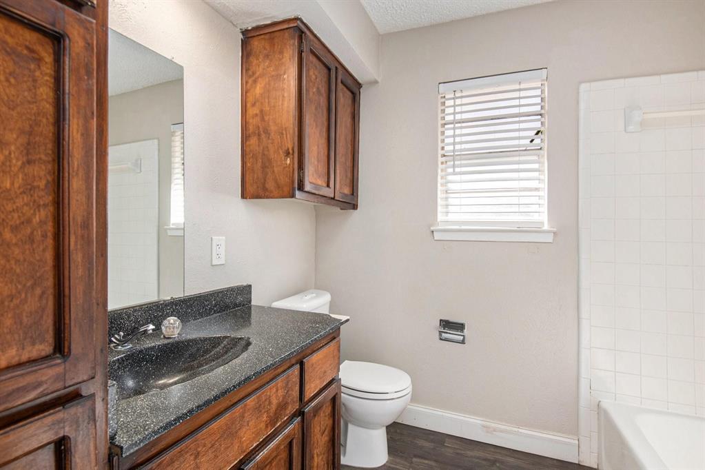 6913 W Cleburne Road Property Photo 19