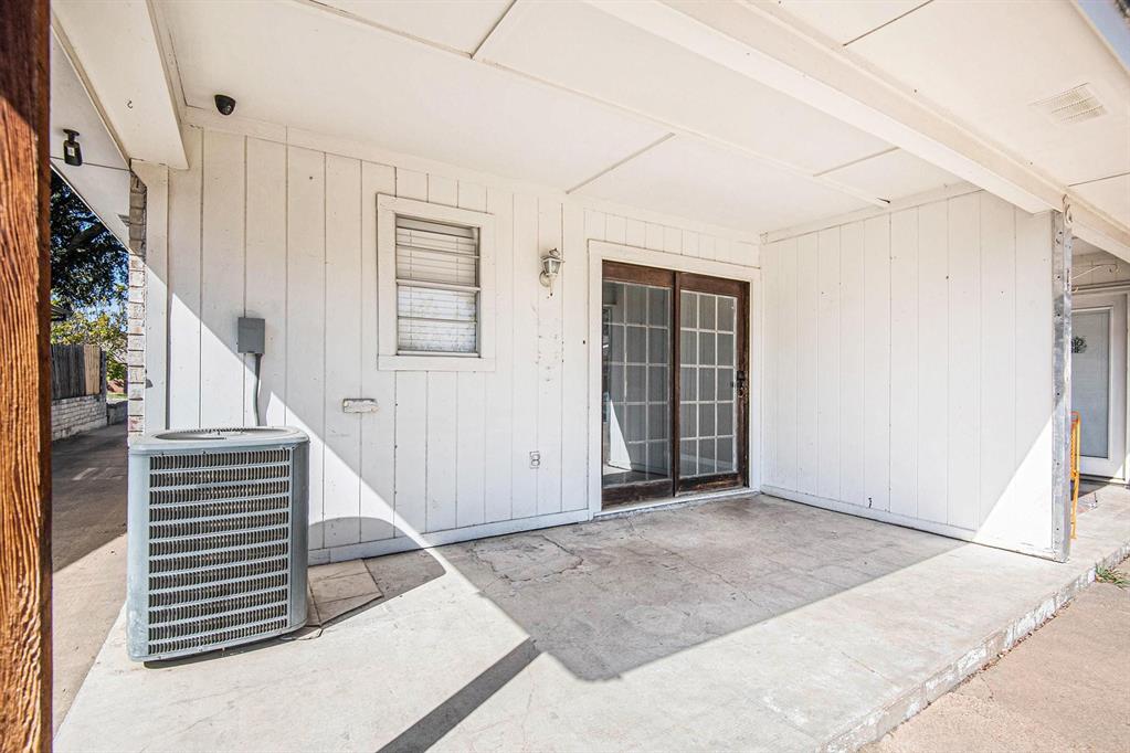 6913 W Cleburne Road Property Photo 20