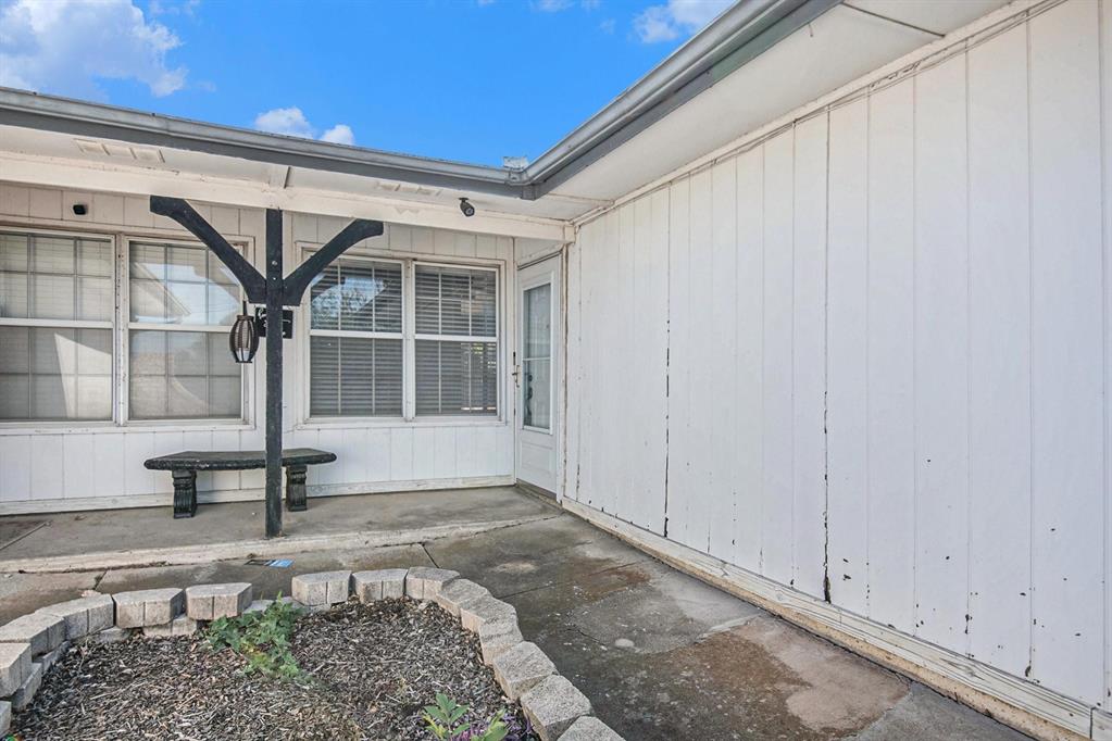 6913 W Cleburne Road Property Photo 21