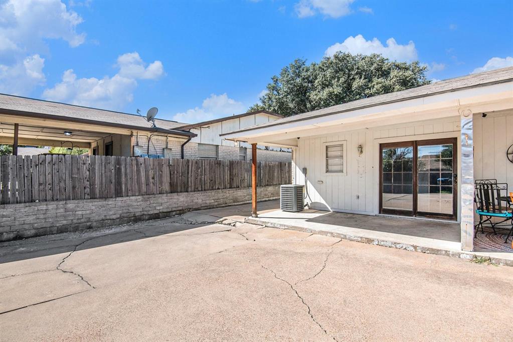 6913 W Cleburne Road Property Photo 22
