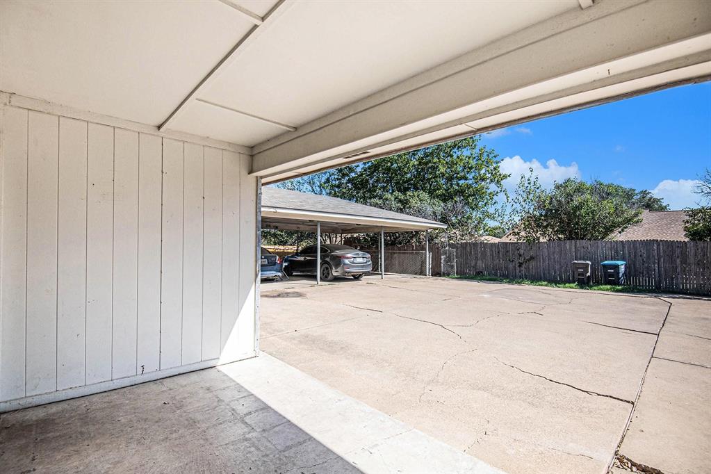 6913 W Cleburne Road Property Photo 23