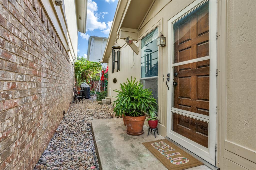 2922 Canis Circle Property Photo 3