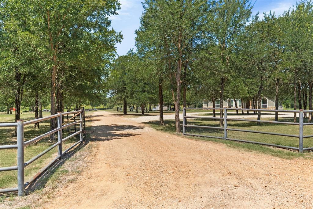 638 County Road 337 Property Photo 32