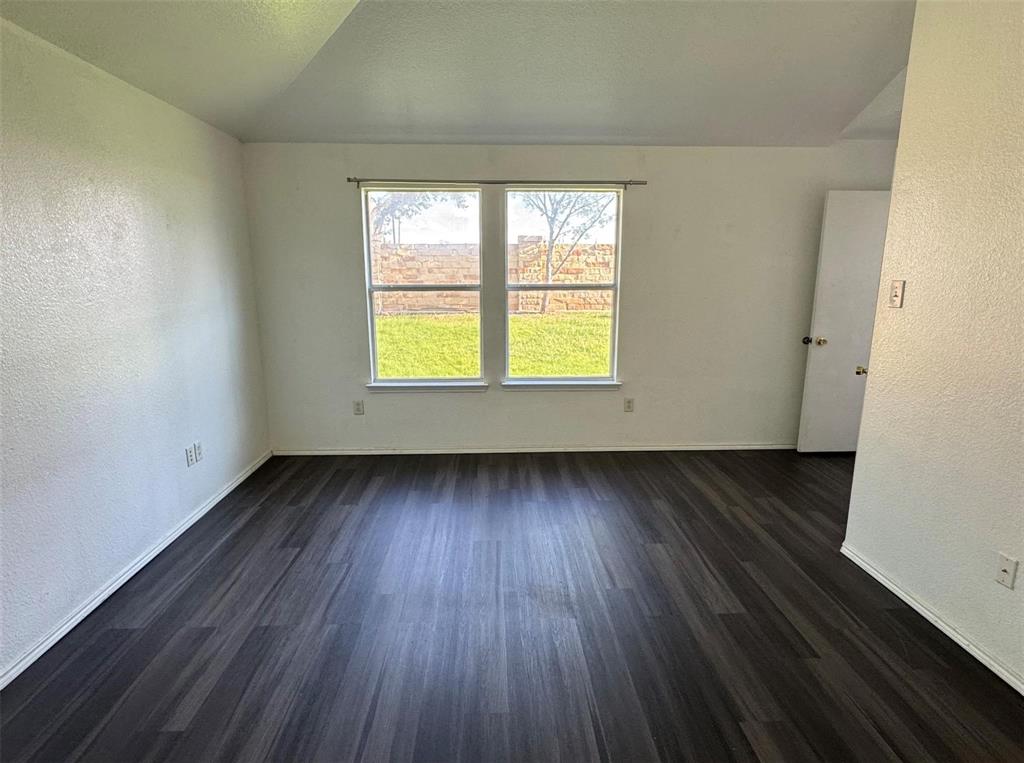 1557 Chivalry Lane Property Photo 3
