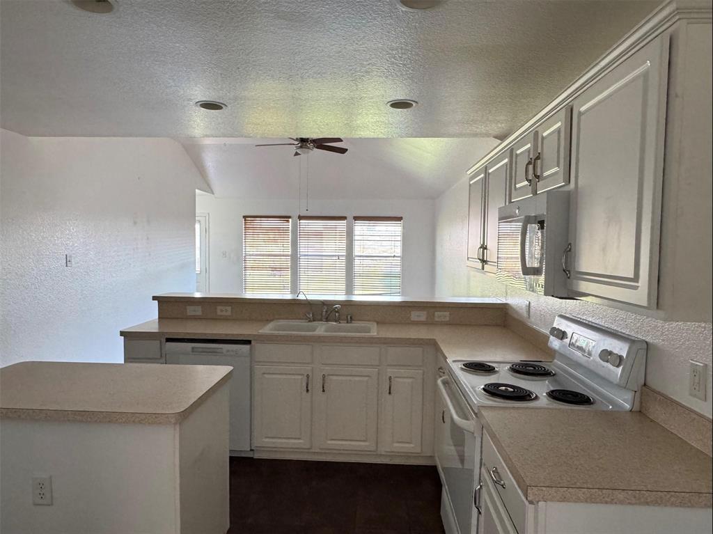 1557 Chivalry Lane Property Photo 6