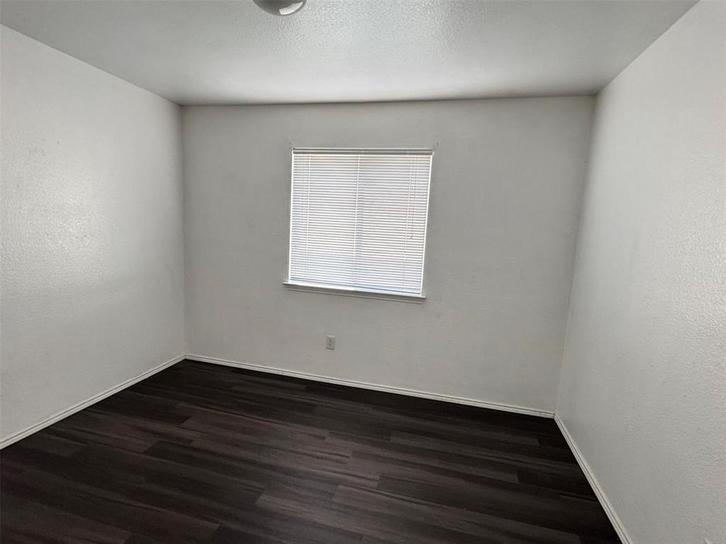1557 Chivalry Lane Property Photo 8